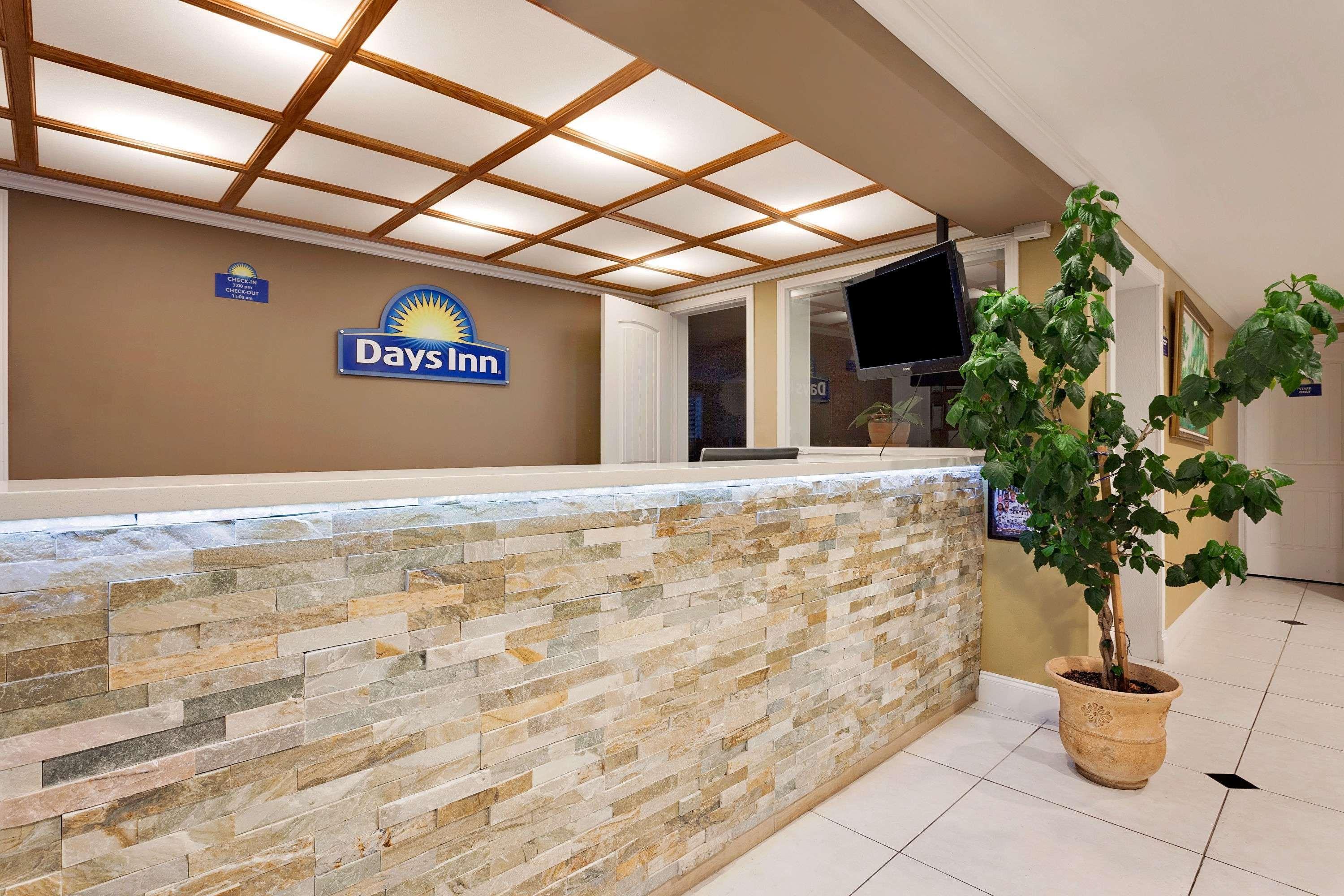 Days Inn By Wyndham Lakewood South Tacoma Exterior foto