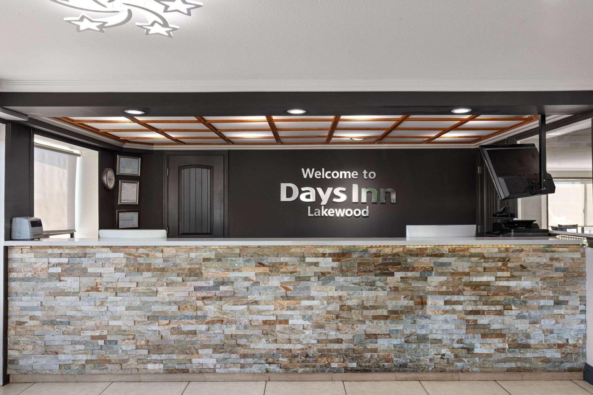 Days Inn By Wyndham Lakewood South Tacoma Exterior foto
